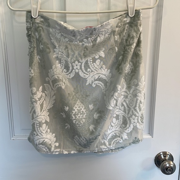M // Urban Outfitters NWT Light Green Burnout Velvet Jacquard Ruched Mini Skirt - Picture 4 of 6